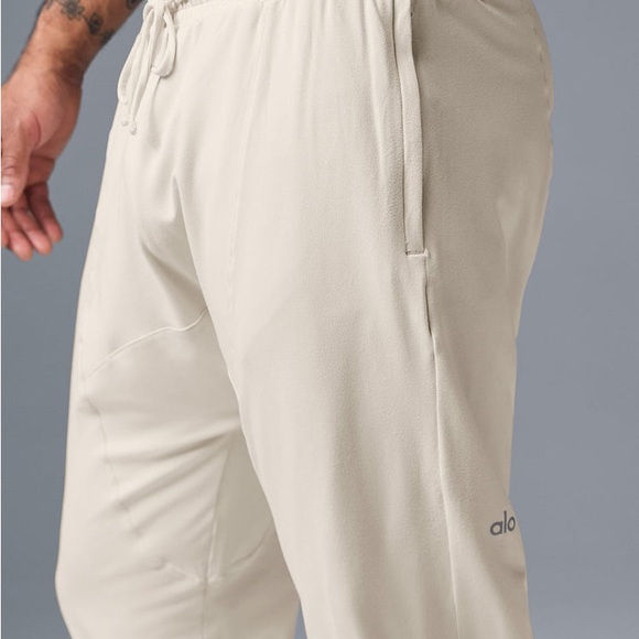 ALO Conquer Revitalize Pant - Picture 4 of 9